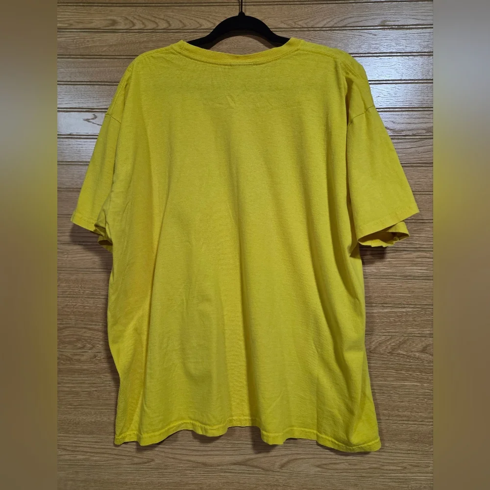 Nike Swoosh Men's XL Yellow Athletic Crewneck Tee Shirt
